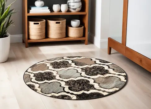 5' Chocolate Quatrefoil Distressed Round Rug