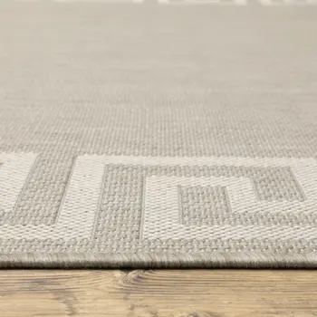 5' X 7' Gray and Ivory Stain Resistant Indoor Outdoor Area Rug