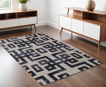 4' X 6' Ivory And Black Wool Tufted Handmade Area Rug