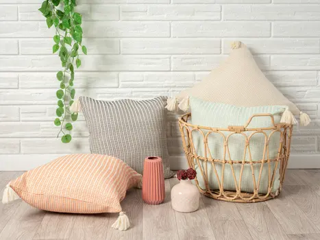 18" Beige Throw Pillow