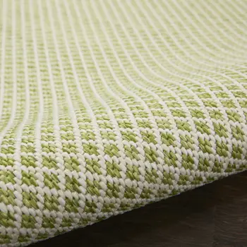 7' X 10' Green And Ivory Indoor Outdoor Area Rug