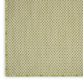 7' X 10' Green And Ivory Indoor Outdoor Area Rug