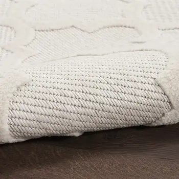 7' X 10' Ivory And White Indoor Outdoor Area Rug