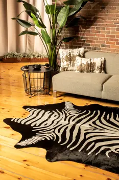 5' X 7' Black and Off White Cowhide Hand Knotted Area Rug
