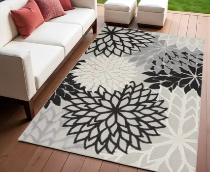 4' X 6' Black And White Floral Indoor Outdoor Area Rug