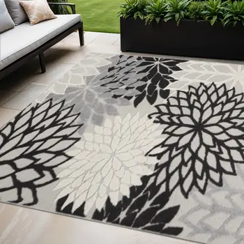 5' X 8' Black And White Floral Indoor Outdoor Area Rug