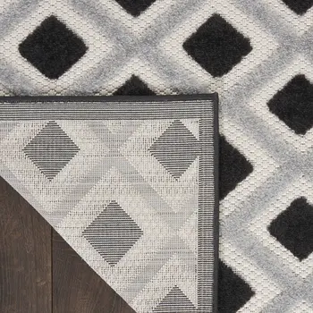 7' X 10' Black And White Geometric Indoor Outdoor Area Rug
