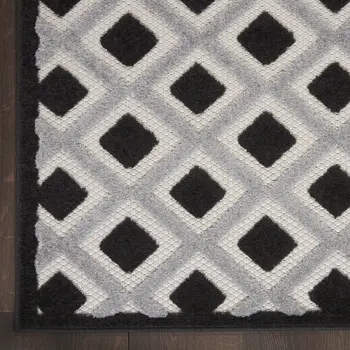 7' X 10' Black And White Geometric Indoor Outdoor Area Rug