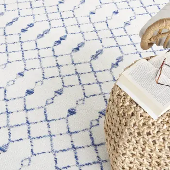 8' Ivory and Blue Geometric Round Rug