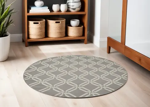 5' Gray and Beige Trellis Round Rug