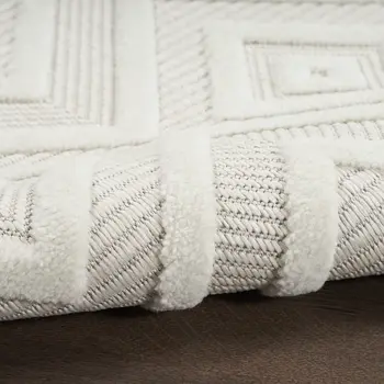 5' Ivory And White Geometric Indoor Outdoor Area Rug