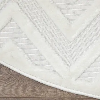 8' Ivory And White Geometric Indoor Outdoor Area Rug