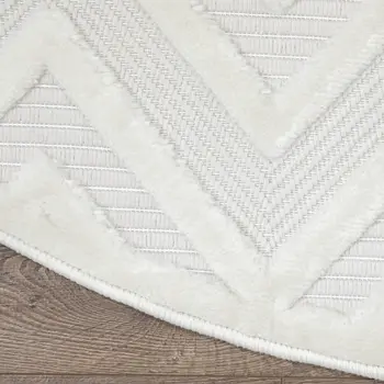 8' Ivory And White Geometric Indoor Outdoor Area Rug