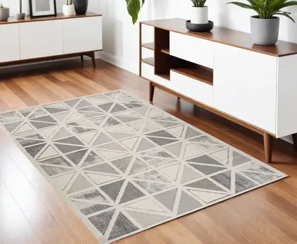 4' X 6' Gray and Cream Geometric Distressed Area Rug
