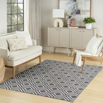 5' X 7' Gray Geometric Area Rug
