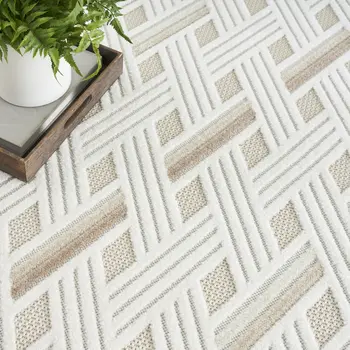 5' X 7' Cream Geometric Area Rug
