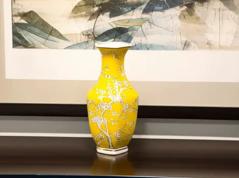 14" Yellow and White Porcelain Floral Round Table Vase