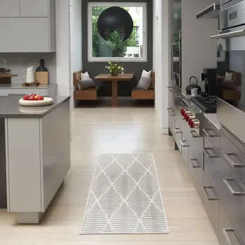 6' Gray Geometric Runner Rug