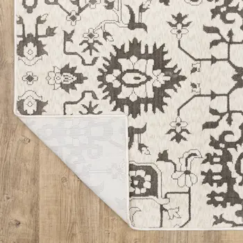 4' X 6' Ivory And Gray Oriental Area Rug