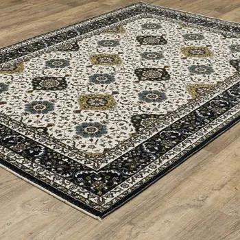 4' X 6' Ivory Medallion Area Rug With Fringe