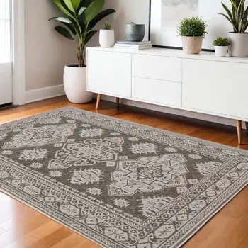 4' X 6' Gray Medallion Area Rug