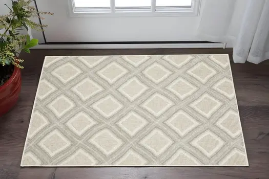 3' X 5' Gray And Beige Diamond Area Rug