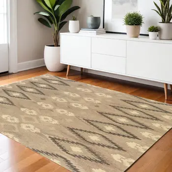 4' X 6' Beige And Ivory Wool Abstract Hand Tufted Area Rug