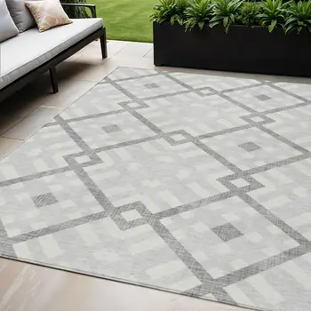 5' X 8' Silver Gray And Ivory Geometric Washable Indoor Outdoor Area Rug