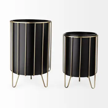 Set of Two Black Metal 20 Ounce Round Pot Planters