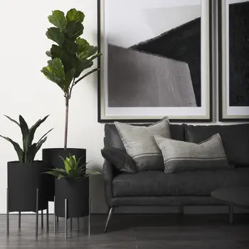 Set of Two Black Metal 20 Ounce Round Pot Planters