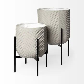 Set of Two Black Metal 20 Ounce Round Pot Planters