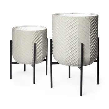 Set of Two Black Metal 20 Ounce Round Pot Planters