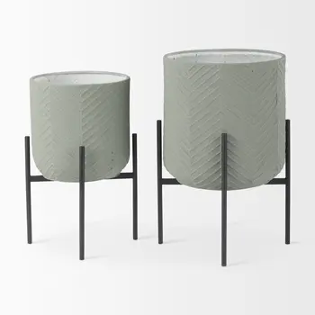 Set of Two Black Metal 20 Ounce Round Pot Planters