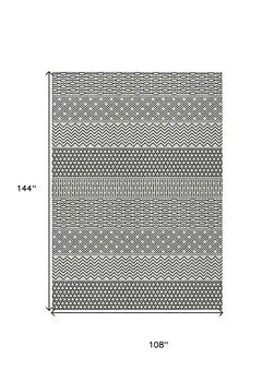 9' X 12' White And Black Chevron Washable Indoor Outdoor Area Rug