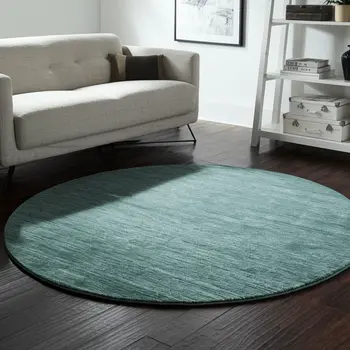 8' Green And White Hand Woven Round Rug