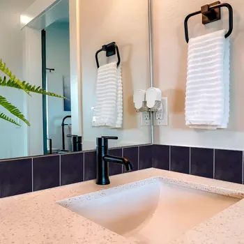 6" x 6" Gray Vinyl Arabesque Peel And Stick Removable Tiles
