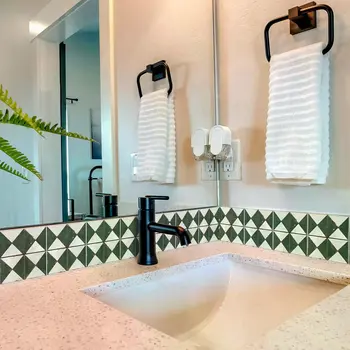 7" x 7" Green Vinyl Arabesque Peel And Stick Removable Tiles