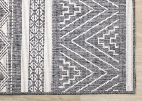 7' X 10' Gray And White Tribal Area Rug