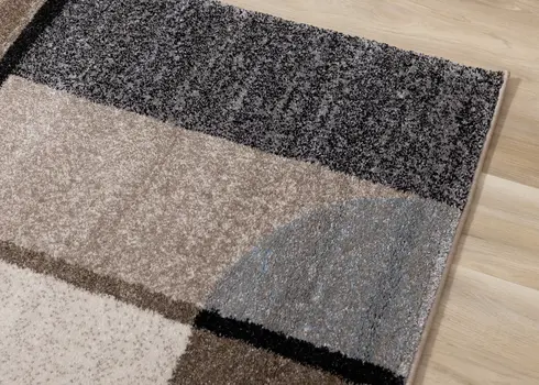 5' X 8' Cream And Gray Geometric Area Rug