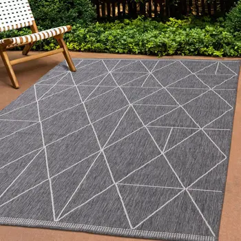 5' X 8' Gray And White Geometric Area Rug