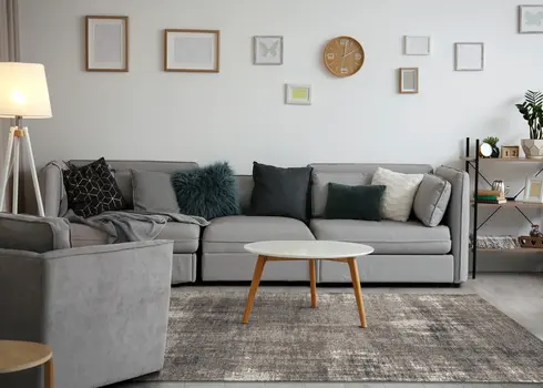 5' X 8' Gray And Off White Abstract Area Rug