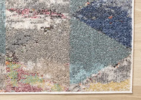 5' X 8' Gray And Pink Geometric Area Rug