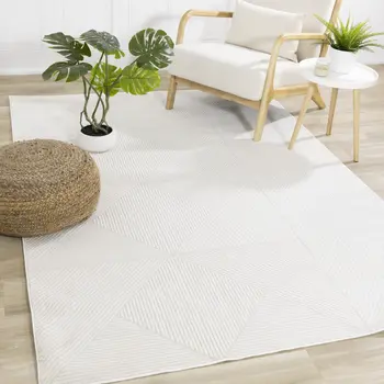 5' X 8' Cream And White Geometric Area Rug