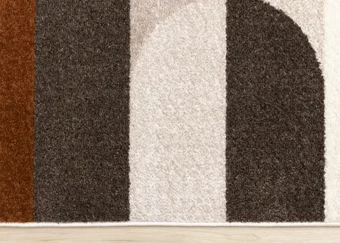 5' X 8' Cream And Red Geometric Area Rug