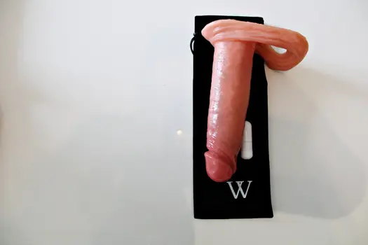 Saturn Penis Extender: Enhanced Pleasure with Vibrating Bullet