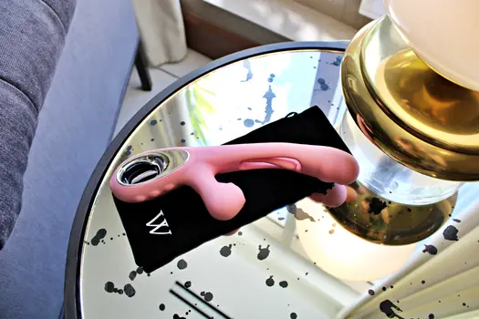 Salus Flapping Clit Vibrator – The Ultimate Three-in-One Sensation