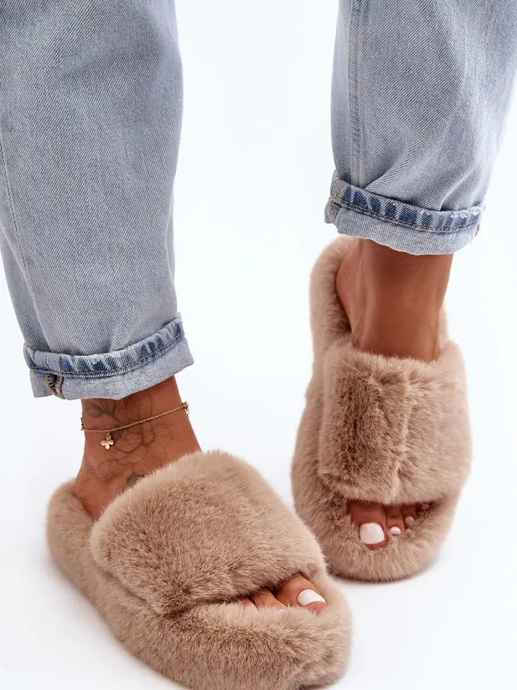 Slippers model 190672 Step in style