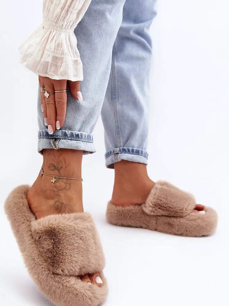 Slippers model 190672 Step in style
