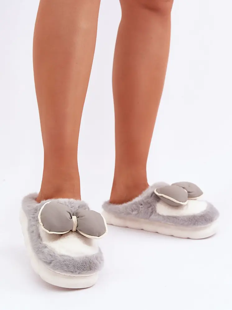 Slippers model 204946 Step in style