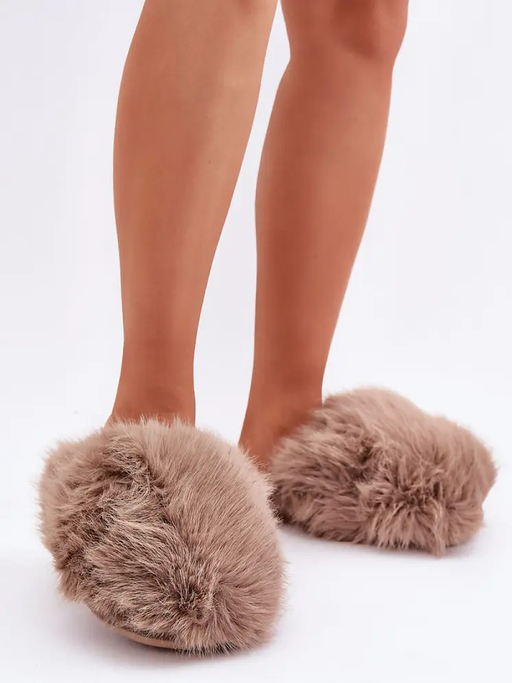 Slippers model 204953 Step in style